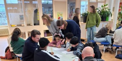 Samen werken aan kansrijk onderwijs: Minerva-studenten geven bijles op Brede School Merenwijk
