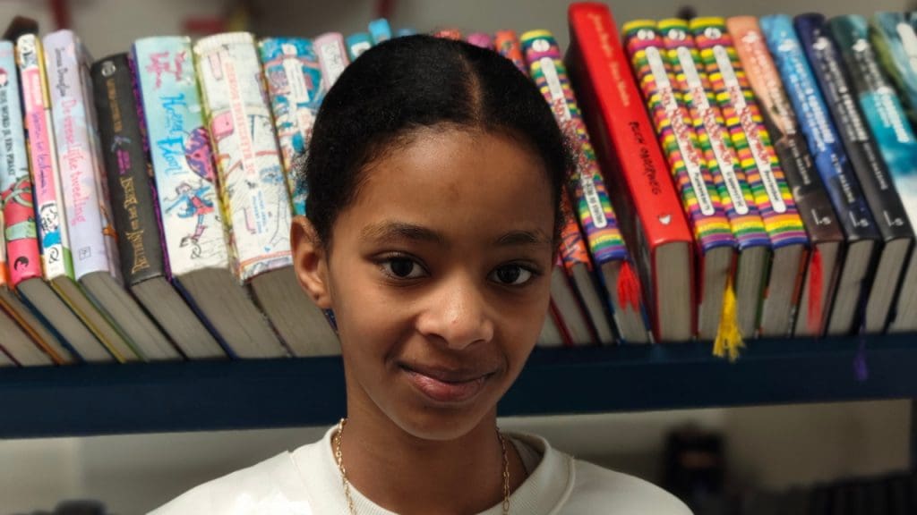 Naemi Tsegay van OBS De Hobbit door naar provinciale finale Nationale Voorleeswedstrijd